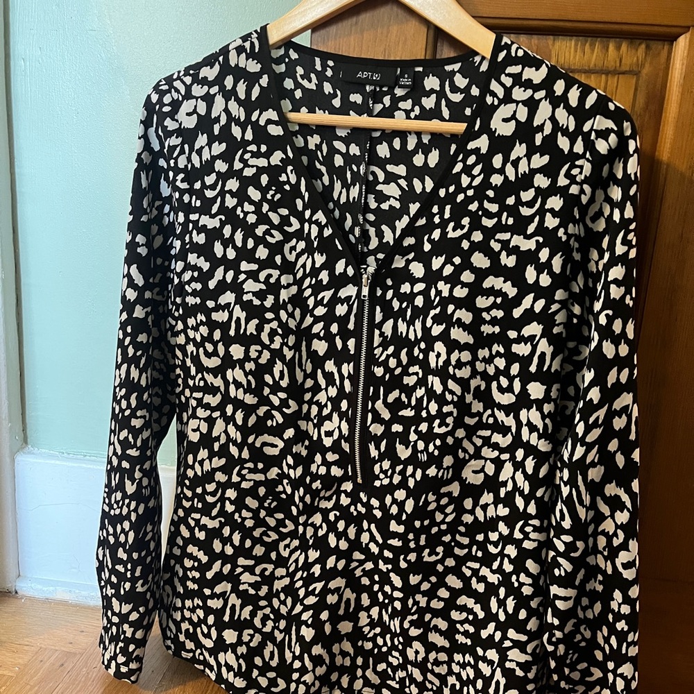 Black leopard print zip blouse